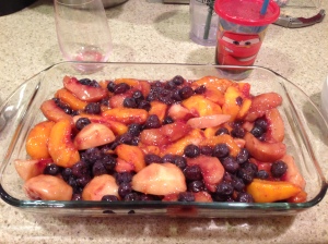 Peach and blueberry crumble filling